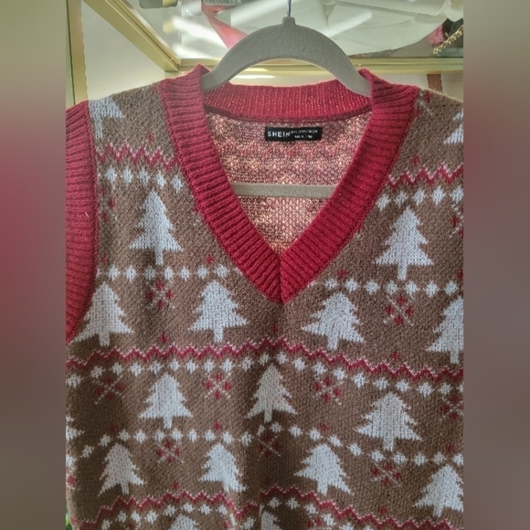 🎄 NWOT Ugly Christmas V-Neck Knit Sweater Vest - Women's Size Large 🎄 - Picture 3 of 7